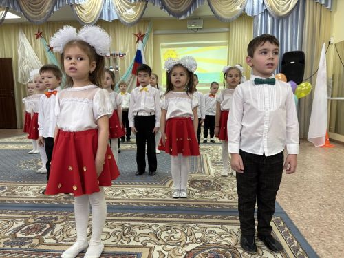 Яшел Үзәннең "Созвездие" 10нчы балалар бакчасында Бөек Җиңүнең 80 еллык юбилеена һәм "Ватанны саклаучылар" елының рәсми ачылышына багышланган чара