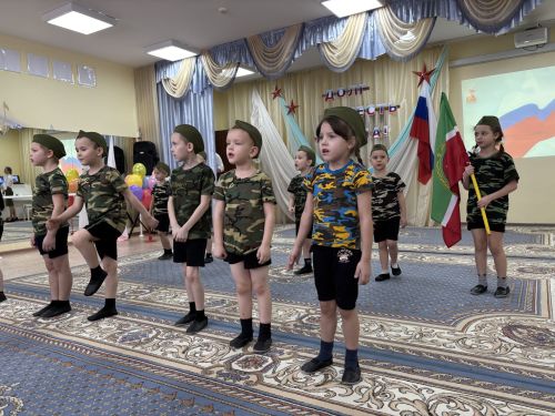 Яшел Үзәннең "Созвездие" 10нчы балалар бакчасында Бөек Җиңүнең 80 еллык юбилеена һәм "Ватанны саклаучылар" елының рәсми ачылышына багышланган чара