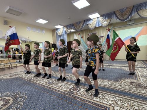 Яшел Үзәннең "Созвездие" 10нчы балалар бакчасында Бөек Җиңүнең 80 еллык юбилеена һәм "Ватанны саклаучылар" елының рәсми ачылышына багышланган чара