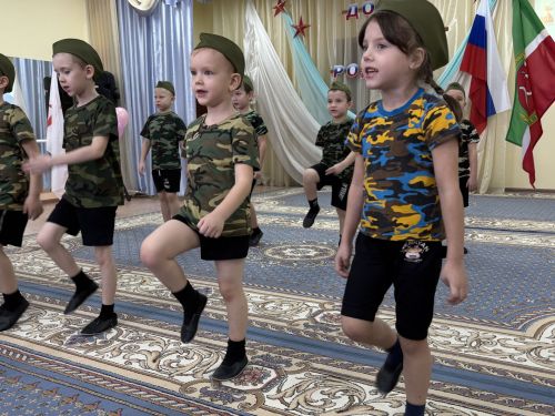 Яшел Үзәннең "Созвездие" 10нчы балалар бакчасында Бөек Җиңүнең 80 еллык юбилеена һәм "Ватанны саклаучылар" елының рәсми ачылышына багышланган чара