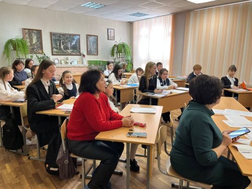 Яшел Үзәннең 3нче гимназиясендә «Үз халкын данлаган татарлар» Бөтенроссия фәнни-гамәли конференциясе