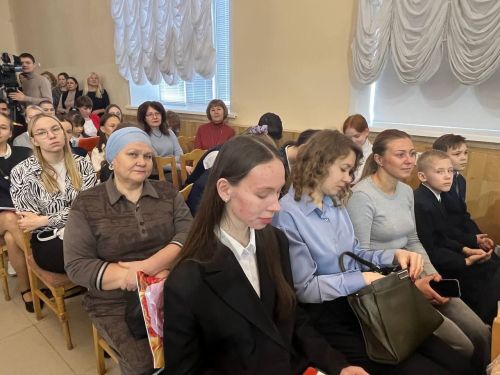 Яшел Үзәннең 3нче гимназиясендә «Үз халкын данлаган татарлар» Бөтенроссия фәнни-гамәли конференциясе