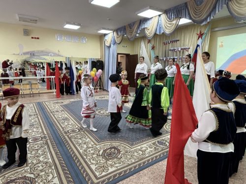 Яшел Үзәннең "Созвездие" 10нчы балалар бакчасында Бөек Җиңүнең 80 еллык юбилеена һәм "Ватанны саклаучылар" елының рәсми ачылышына багышланган чара