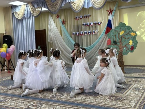 Яшел Үзәннең "Созвездие" 10нчы балалар бакчасында Бөек Җиңүнең 80 еллык юбилеена һәм "Ватанны саклаучылар" елының рәсми ачылышына багышланган чара