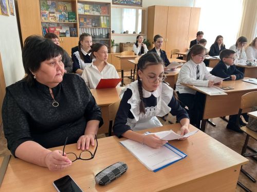 Яшел Үзәннең 3нче гимназиясендә «Үз халкын данлаган татарлар» Бөтенроссия фәнни-гамәли конференциясе
