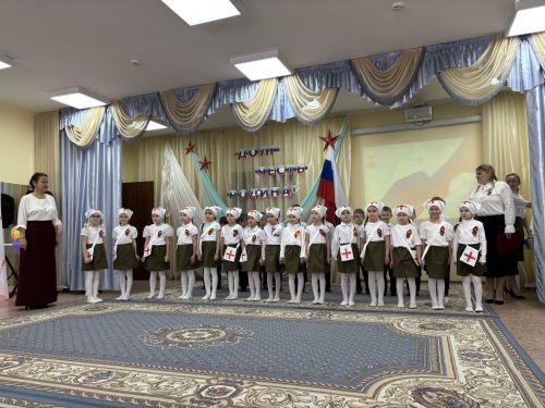 Яшел Үзәннең "Созвездие" 10нчы балалар бакчасында Бөек Җиңүнең 80 еллык юбилеена һәм "Ватанны саклаучылар" елының рәсми ачылышына багышланган чара