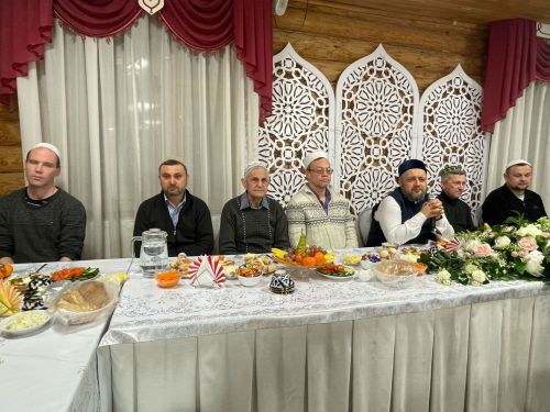 Якыннары МХО булган, гомерләре яу кырында өзелгән гаиләләр «Тынычлык» мәчетендә кунакта