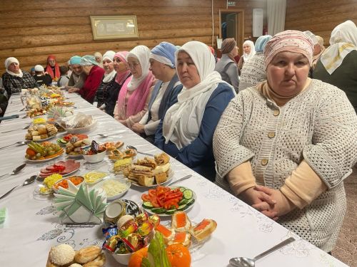 Якыннары МХО булган, гомерләре яу кырында өзелгән гаиләләр «Тынычлык» мәчетендә кунакта