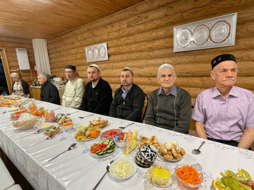 Якыннары МХО булган, гомерләре яу кырында өзелгән гаиләләр «Тынычлык» мәчетендә кунакта