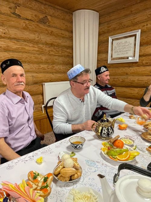 Якыннары МХО булган, гомерләре яу кырында өзелгән гаиләләр «Тынычлык» мәчетендә кунакта
