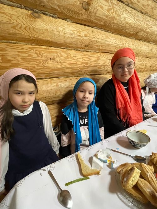 Якыннары МХО булган, гомерләре яу кырында өзелгән гаиләләр «Тынычлык» мәчетендә кунакта
