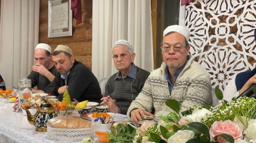 Якыннары МХО булган, гомерләре яу кырында өзелгән гаиләләр «Тынычлык» мәчетендә кунакта