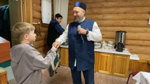 Якыннары МХО булган, гомерләре яу кырында өзелгән гаиләләр «Тынычлык» мәчетендә кунакта