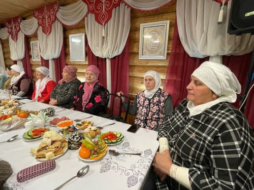 Якыннары МХО булган, гомерләре яу кырында өзелгән гаиләләр «Тынычлык» мәчетендә кунакта