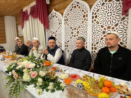 Якыннары МХО булган, гомерләре яу кырында өзелгән гаиләләр «Тынычлык» мәчетендә кунакта