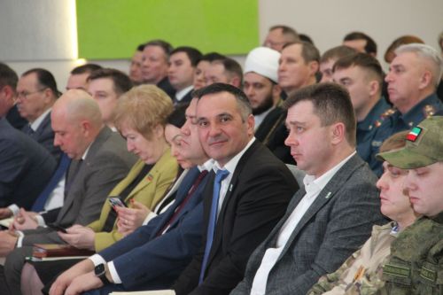 Яшел Үзәндә ТР Премьер-министры Алексей Песошин катнашында шәһәр һәм район сессиясе узды
