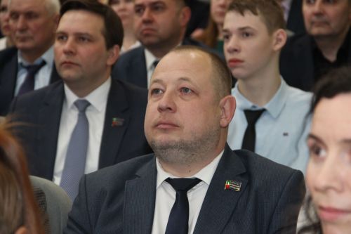 Яшел Үзәндә ТР Премьер-министры Алексей Песошин катнашында шәһәр һәм район сессиясе узды