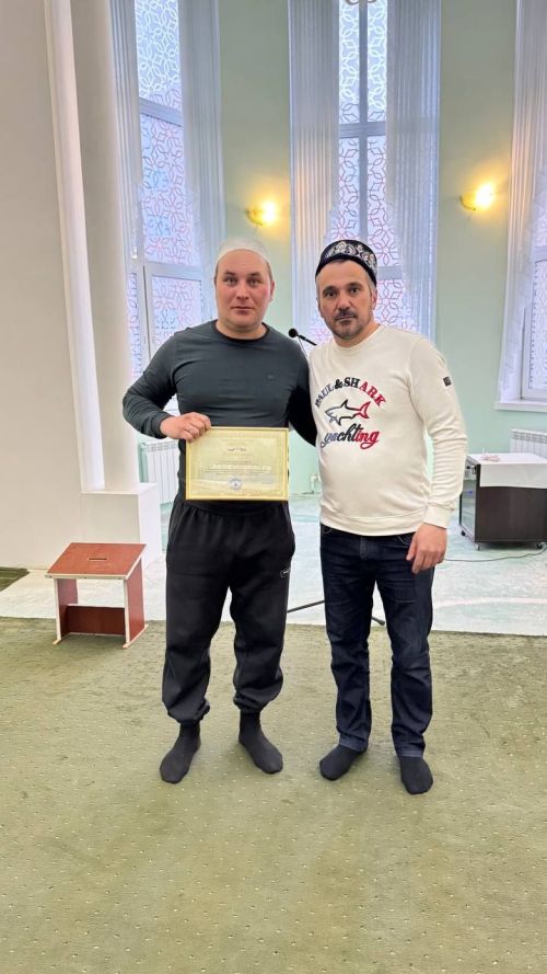 Яшел Үзән мәдрәсәсенең алтын гөмбәзе һәм ремонтланган түбәсе