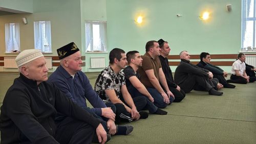 Яшел Үзән мәдрәсәсенең алтын гөмбәзе һәм ремонтланган түбәсе