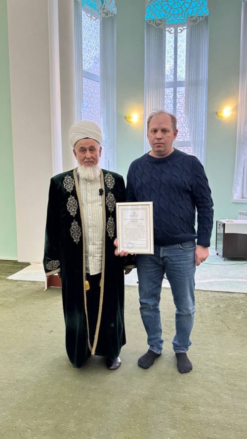 Яшел Үзән мәдрәсәсенең алтын гөмбәзе һәм ремонтланган түбәсе