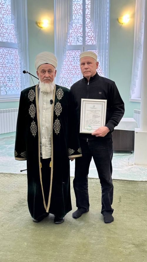 Яшел Үзән мәдрәсәсенең алтын гөмбәзе һәм ремонтланган түбәсе