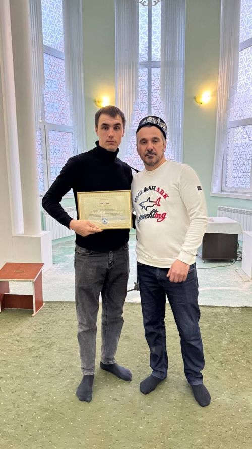 Яшел Үзән мәдрәсәсенең алтын гөмбәзе һәм ремонтланган түбәсе