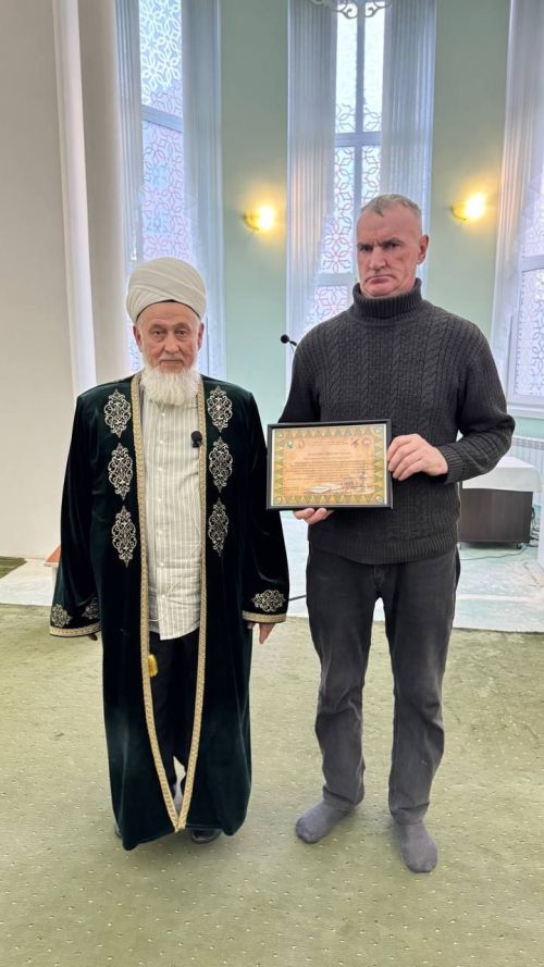 Яшел Үзән мәдрәсәсенең алтын гөмбәзе һәм ремонтланган түбәсе