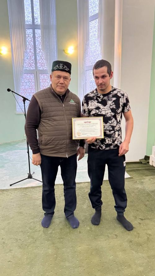 Яшел Үзән мәдрәсәсенең алтын гөмбәзе һәм ремонтланган түбәсе