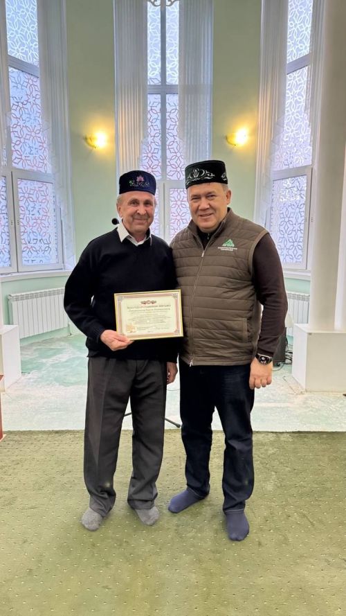 Яшел Үзән мәдрәсәсенең алтын гөмбәзе һәм ремонтланган түбәсе
