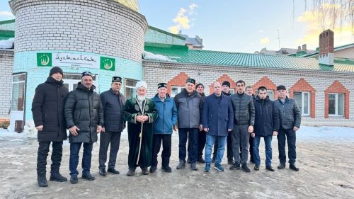 Яшел Үзән мәдрәсәсенең алтын гөмбәзе һәм ремонтланган түбәсе