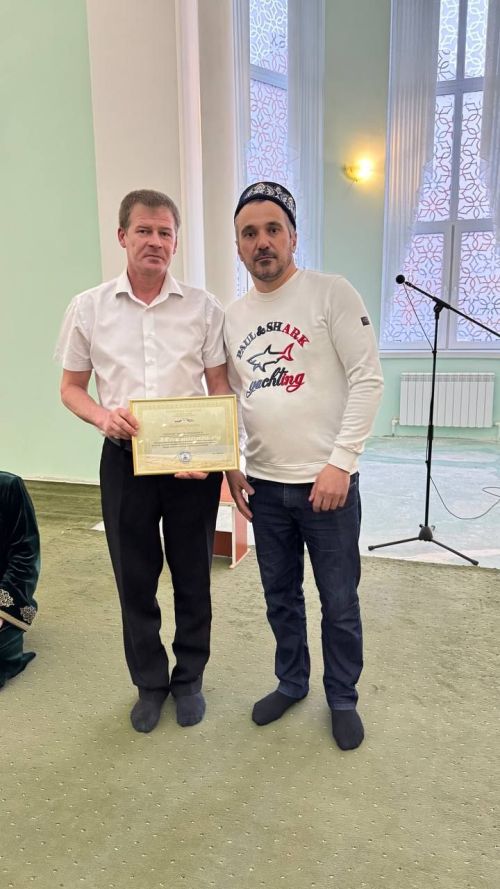 Яшел Үзән мәдрәсәсенең алтын гөмбәзе һәм ремонтланган түбәсе