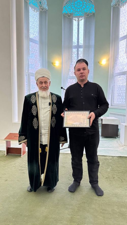 Яшел Үзән мәдрәсәсенең алтын гөмбәзе һәм ремонтланган түбәсе