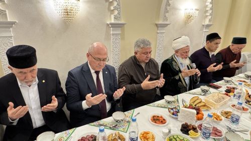 «Тарихи» мәчетендә район күләмендә ифтар узды