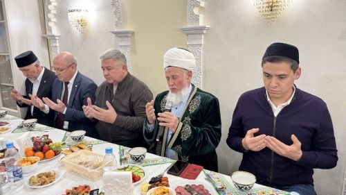 «Тарихи» мәчетендә район күләмендә ифтар узды