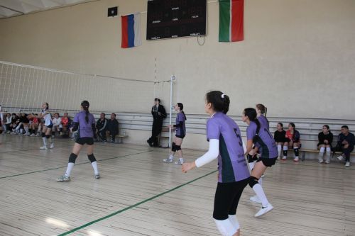 Бүген Норлат урта мәктәбе кунаклар кабул итә: волейбол  турнирына 8 команда килде