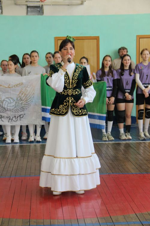 Бүген Норлат урта мәктәбе кунаклар кабул итә: волейбол  турнирына 8 команда килде