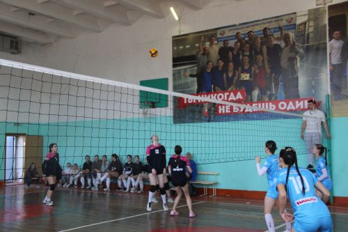 Бүген Норлат урта мәктәбе кунаклар кабул итә: волейбол  турнирына 8 команда килде