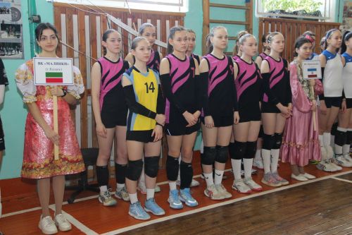 Бүген Норлат урта мәктәбе кунаклар кабул итә: волейбол  турнирына 8 команда килде