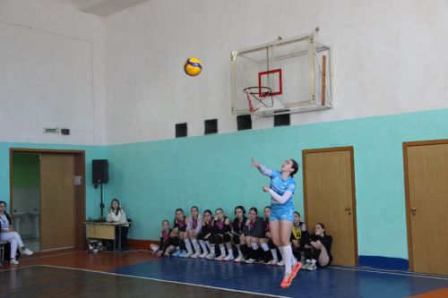 Бүген Норлат урта мәктәбе кунаклар кабул итә: волейбол  турнирына 8 команда килде