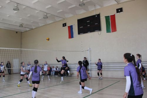 Бүген Норлат урта мәктәбе кунаклар кабул итә: волейбол  турнирына 8 команда килде