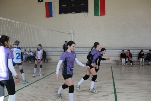 Бүген Норлат урта мәктәбе кунаклар кабул итә: волейбол  турнирына 8 команда килде