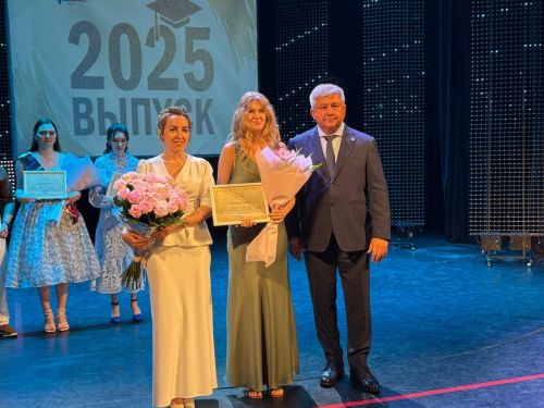 Яшел Үзән медицина көллиятененең 2025 чыгарылыш сыйныф укучыларына дипломнар тапшыру тантанасы