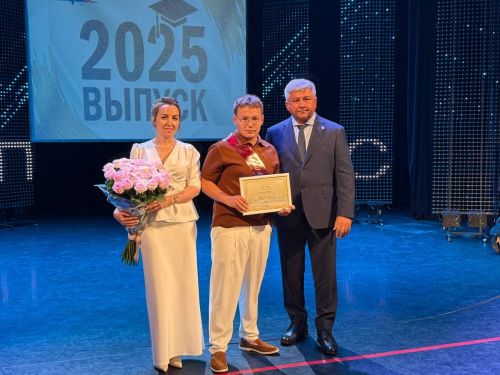 Яшел Үзән медицина көллиятененең 2025 чыгарылыш сыйныф укучыларына дипломнар тапшыру тантанасы
