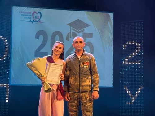 Яшел Үзән медицина көллиятененең 2025 чыгарылыш сыйныф укучыларына дипломнар тапшыру тантанасы