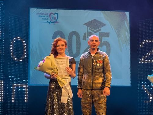 Яшел Үзән медицина көллиятененең 2025 чыгарылыш сыйныф укучыларына дипломнар тапшыру тантанасы