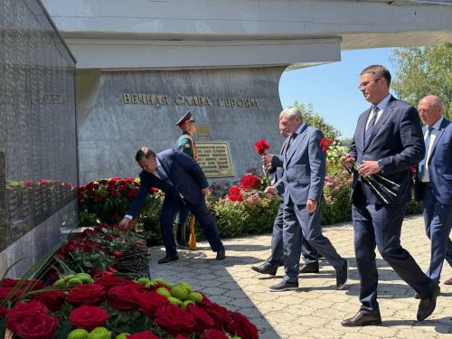 А.М. Горький исемендәге Яшел Үзән заводын фидакарь хезмәт өчен бүләкләү тантанасы