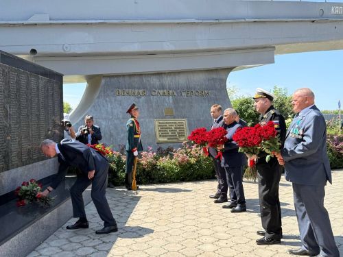 А.М. Горький исемендәге Яшел Үзән заводын фидакарь хезмәт өчен бүләкләү тантанасы