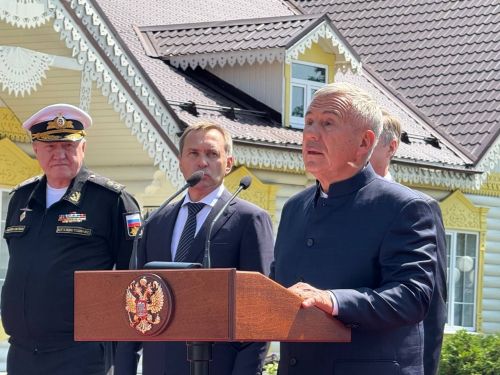 А.М. Горький исемендәге Яшел Үзән заводын фидакарь хезмәт өчен бүләкләү тантанасы