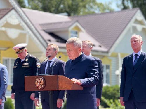 А.М. Горький исемендәге Яшел Үзән заводын фидакарь хезмәт өчен бүләкләү тантанасы