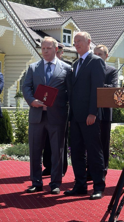 А.М. Горький исемендәге Яшел Үзән заводын фидакарь хезмәт өчен бүләкләү тантанасы